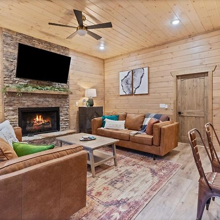 Villa Mins To Gburg Sleeps 8 Hot Tub Arcade Area Pool à Gatlinburg Extérieur photo