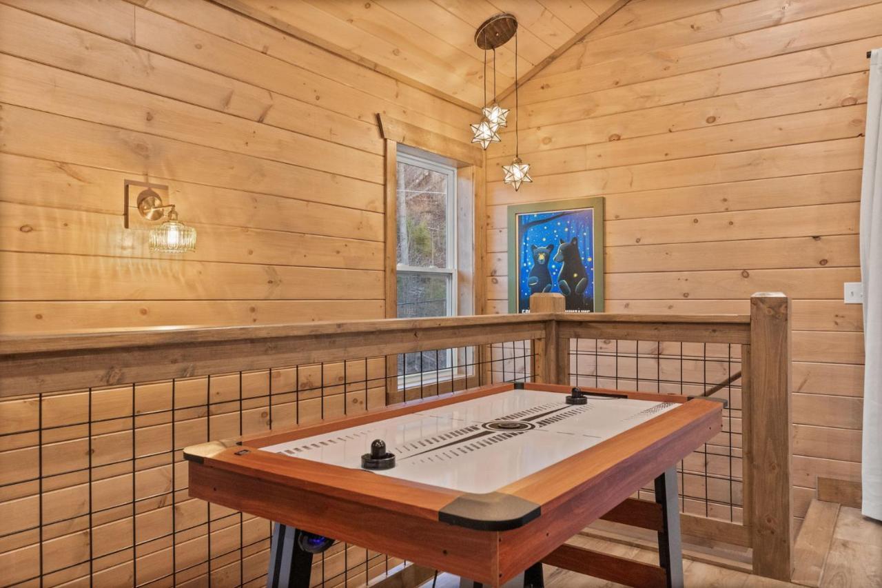 Villa Mins To Gburg Sleeps 8 Hot Tub Arcade Area Pool à Gatlinburg Extérieur photo