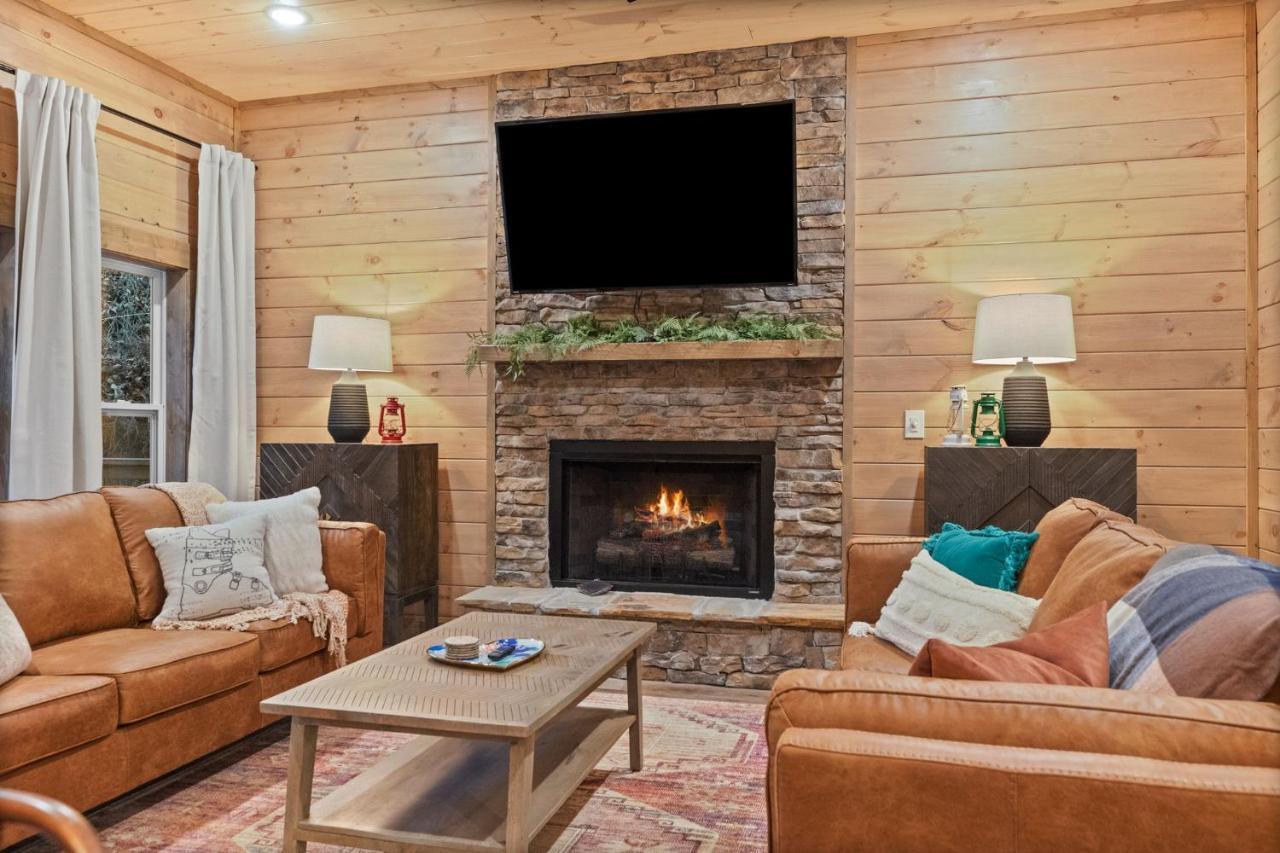 Villa Mins To Gburg Sleeps 8 Hot Tub Arcade Area Pool à Gatlinburg Extérieur photo